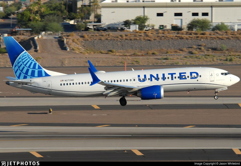 Boeing 737-8 MAX United 