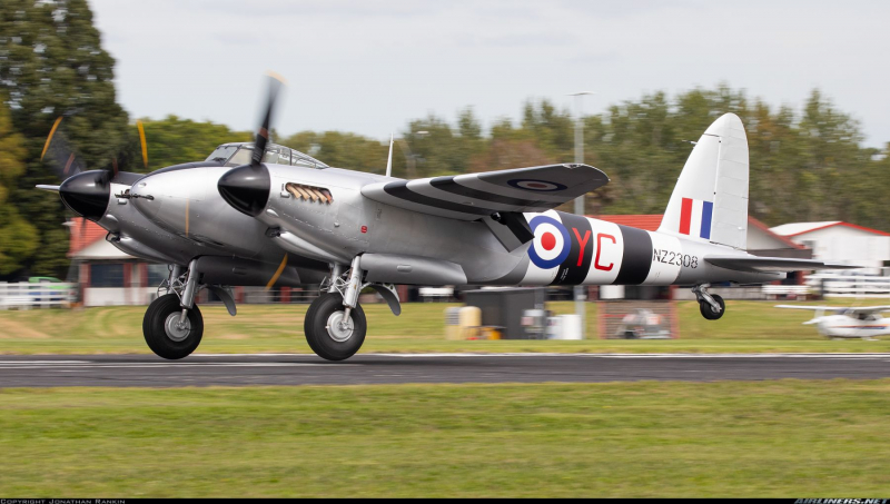 De Havilland DH-98 Mosquito T43