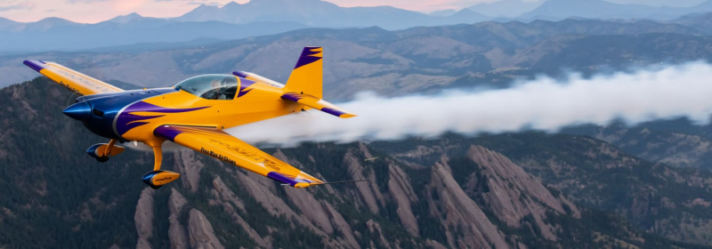 Extra EA-330 - Bob Freeman