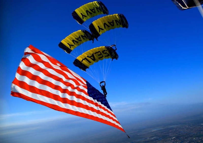 U.S. Navy Leap Frogs Parachute Team
